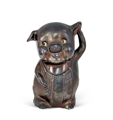癸亥年“香港·恒生银行”小猪造型铜质储蓄罐一件，姿态俏皮可爱，保存尚佳，敬请预览