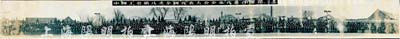 1957年12月12日“中国工会第八次全国代表大会全体代表合影”长卷历史老照片1张，尺寸2043×183mm，上为国家领导人刘少奇、周恩来、朱德、彭德怀、陈毅、赖若愚等国家领导人和各界工会代表近千人之大合影；此次中国工会第八次全国代表大会于1957年12月2日在北京召开，至12日闭幕，故此照片属大会闭幕时拍摄；少见且历史意义重大，保存甚佳，附带原盒，敬请预览