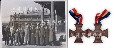 1936年晋绥剿匪军总指挥部赠“绥远挺战前线服务纪念”章1枚，上有“民族先锋”字样，背面图案为“阵亡将士纪念碑”，此乃傅作义将军绥远抗战之历史见证；另附“抗战绥远前线工作组”历史老照片1张；保存尚佳，敬请预览