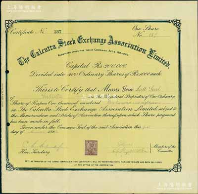 1923年印度加尔各答证券交易所股票，普通股1股计1000卢比，此乃该交易所之第一版股票，发行于英国殖民地时期（上贴英皇乔治税票1枚），存世罕见；该所成立于1908年，是南亚最古老的证券交易所，也是印度第二大交易所，仅次于孟买证券交易所；八成新