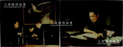 解放初期“宋庆龄”彩色反转片共2张，尺寸108×85mm，其中1张是1951年“宋庆龄在书房中”，另1张是1952年12月“宋庆龄、郭沫若在奥地利世界人民和平大会上”，极具时代特色；彩色反转片，又称幻灯用彩色片，主要供作幻灯片放映用，或用作印刷原稿，也可制作彩色照片；少见且保存极佳，敬请预览