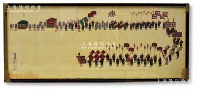 清代绢帛“科举”风俗画一幅，尺寸685×295mm，镜面装裱，由“京都廊房头条·文盛斋制”、“袁庆春画”，上绘状元及第、开道游街之隆重场景，设色鲜艳、工笔细致；古代凡高中状元者，即披红挂彩，敲鼓呜金，骑马游街，前呼后拥，很是威风，以激励“大丈夫当如是也”之精神；源于海外回流，保存极佳，敬请预览