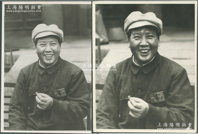 1949年新华社旧藏“毛主席像”老照片共2张，尺寸分为116×148mm、109×149mm，均背附说明，由著名摄影家孟昭瑞所摄，时值“1949年6月15日毛主席在新政治协商会议筹备会第一次全体会议上”，保存极佳，敬请预览