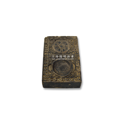 传统老砚台1块，尺寸195×125×44mm，上刻“寿福昌永”字样，整面篆刻雕花，形制大气，保存尚佳，敬请预览